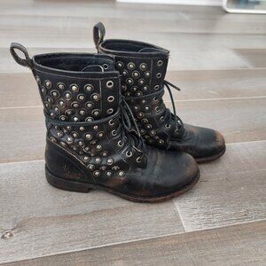 FRYE Jenna Disc Black Lace Up Distressed Studded Leathers Ankle Boots 8.5 US